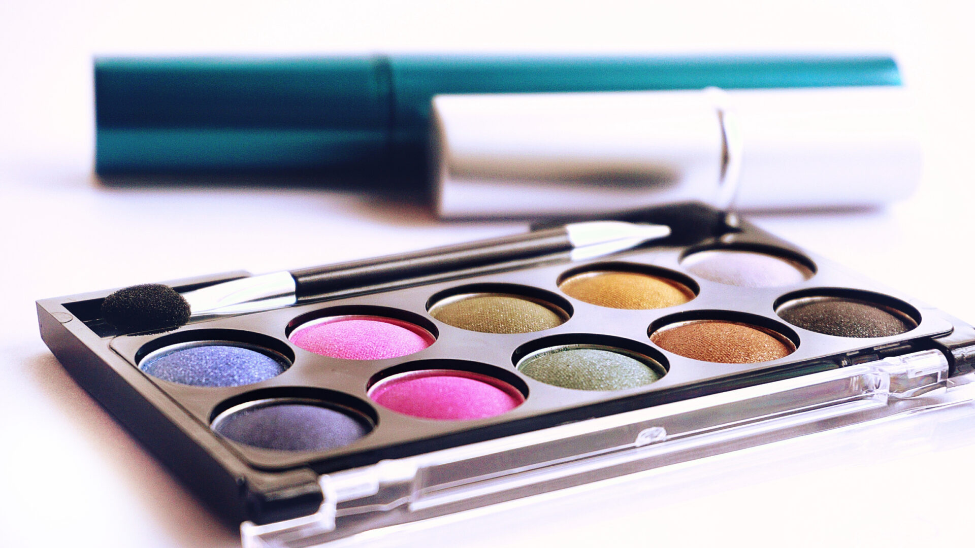 Make-up palette and tools